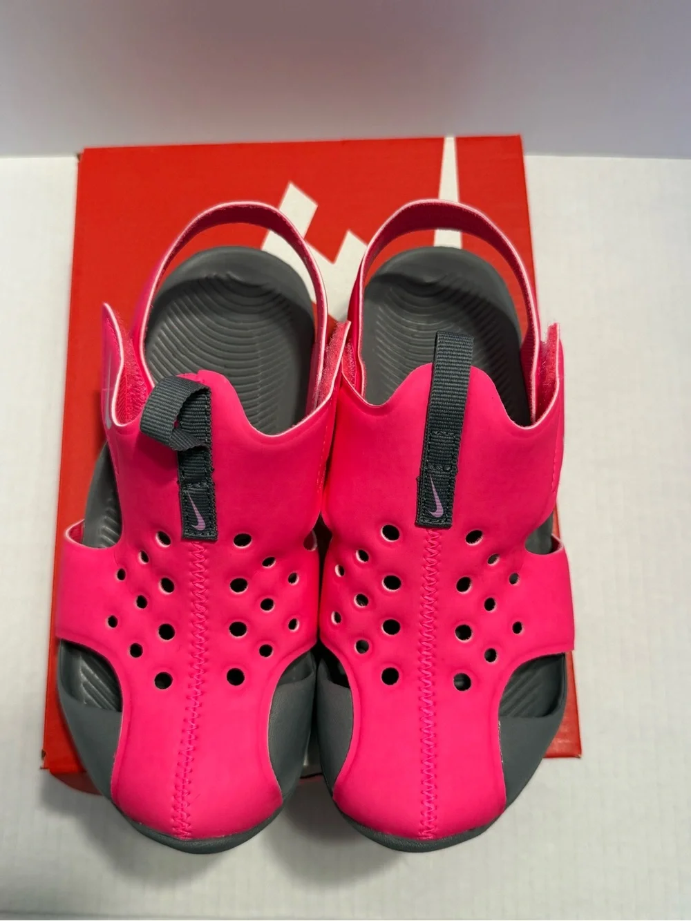 Nike Sunray Protect 2 Closed Toe Sandals Hyper Pink Fuchsia Glow Girls 1Y NIB